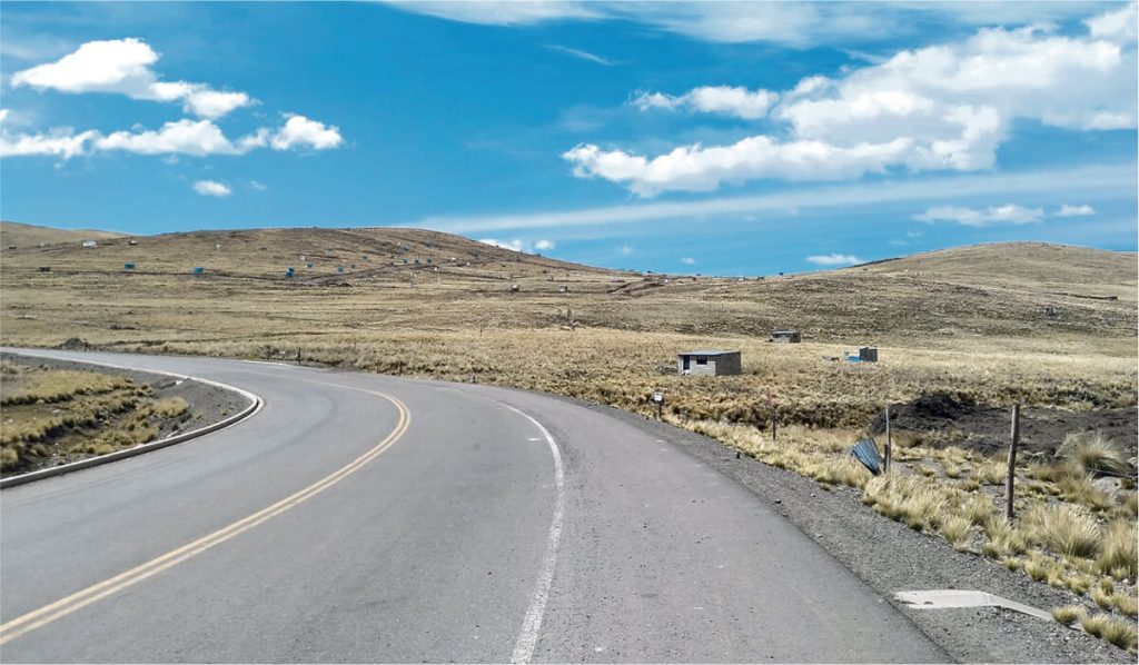 Pavimentación del ingreso al campamento Minero Quimsaorco, ubicada en la localidad de Quimsaorcco, distrito de Crucero provincia de Carabaya departamento de puno